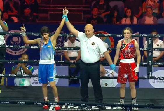 Boxing... Meenakshi reached the semi-finals and Anamika reached the quarter-finals