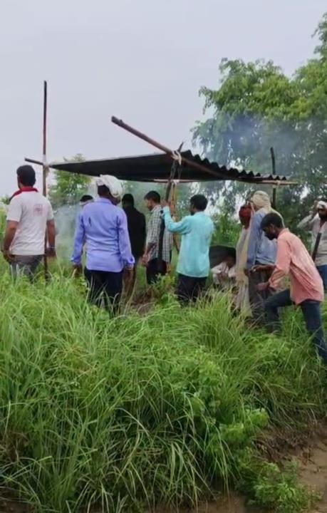 Now the old man's last rites were performed under a temporary tin shed