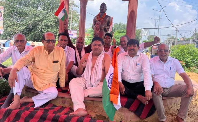 Demand for renovation of Pandit Nekiram Sharma Chowk, demonstration held