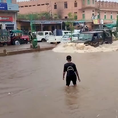 Jaisalmer News: Heavy rain in Pokhran for 2 hours, life disrupted due to waterlogging, water entered houses