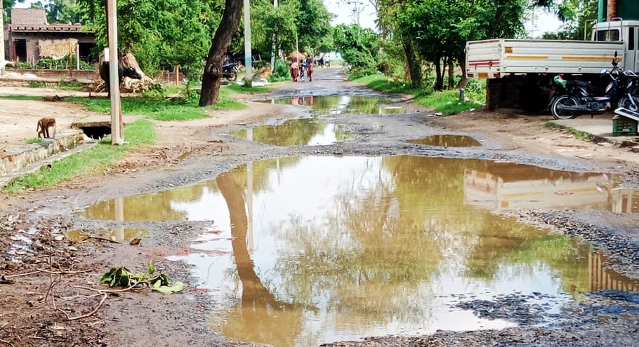 Villagers are troubled by waterlogging on Paraur-Kundaliya road