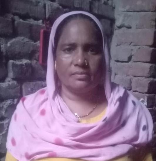 A woman was found hanging from a noose, she died while being taken to the hospital