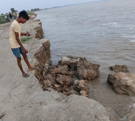 Saryu reached near the danger mark, villagers were scared