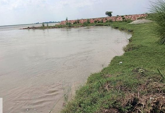 People of the coastal areas are scared due to the rise in the Saryu river