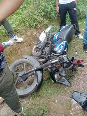 Collision between three vehicles on Bhota-Jahu highway, three people seriously injured