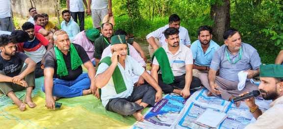 Dharna held at the power station, power supply of half the city stopped