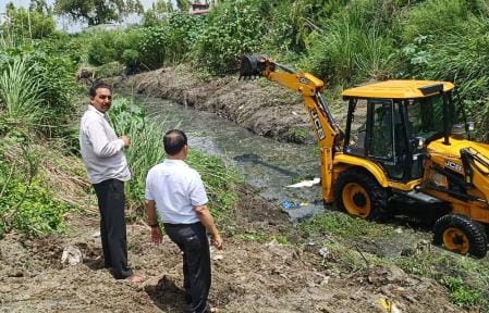 The municipality started the cleaning work of Chinghad river