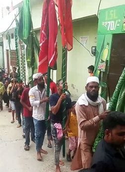 Alam procession took place, Hindus showered flowers