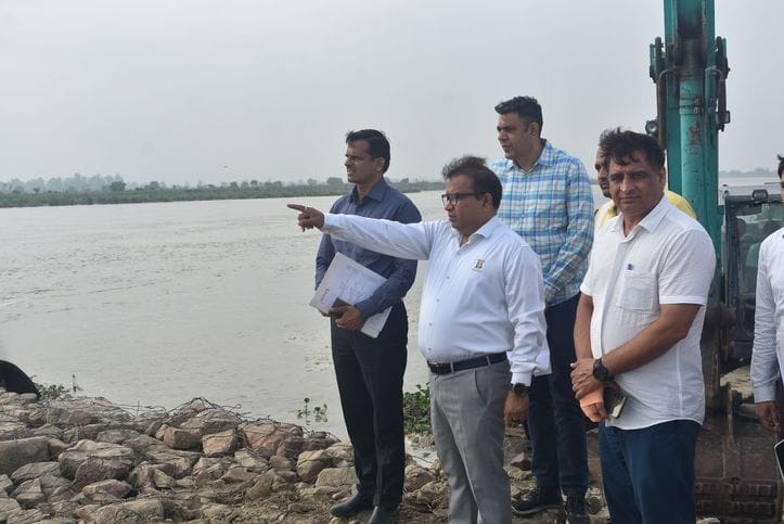 Yamuna's water level rises, officials get orders to remain alert