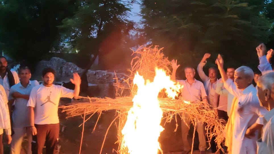 Effigy of corporation administration burnt in protest against notice to demolish temple