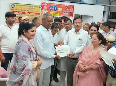 Ayushman cards were given to 131 elderly people in the camp