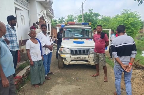 Bihar News: महिला ने पंखे से लटक कर की आत्महत्या, पुलिस एफएसएल की मदद से जांच में जुटी