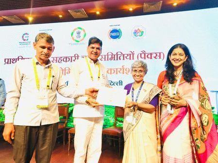 Lakhiram Soni and Abhay Singh Yadav honored