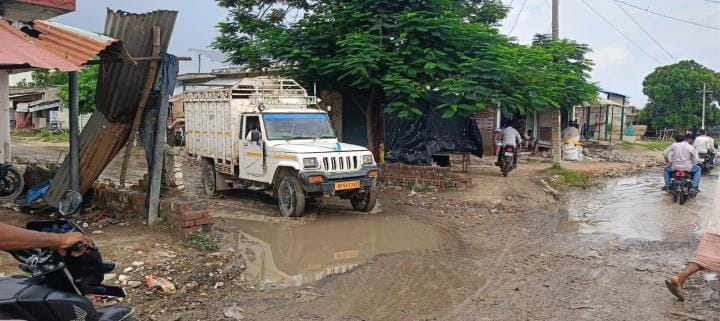 Waterlogging on the road due to rain increased the problems of pedestrians