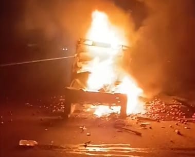 Rohtas News: A fierce collision between a pickup and a truck loaded with tomatoes, three seriously injured
