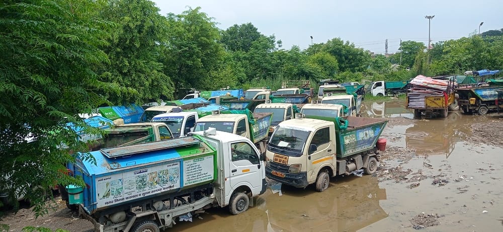 Tipper drivers went on strike to get their demands fulfilled, door-to-door garbage collection stopped
