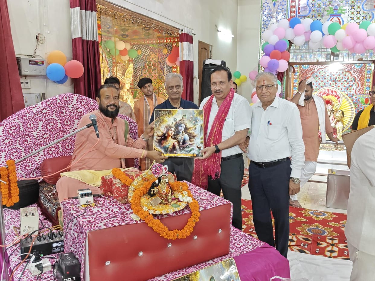 The flute is a symbol of Shri Krishna's attraction: Vyas