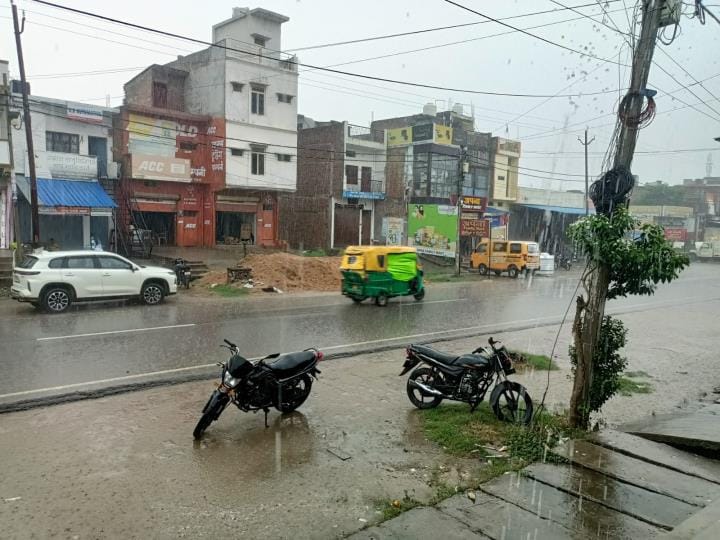 The rain in the evening brought relief from the heat, farmers were also happy