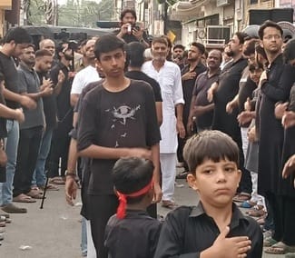 The mourners were bleeding after mourning with chains