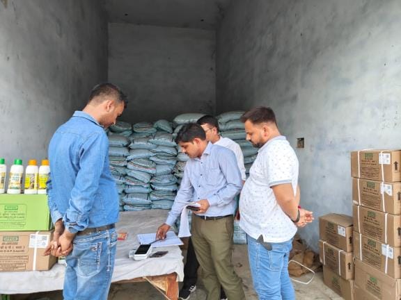 Licenses of two fertilizer shops suspended, notices issued to four shopkeepers