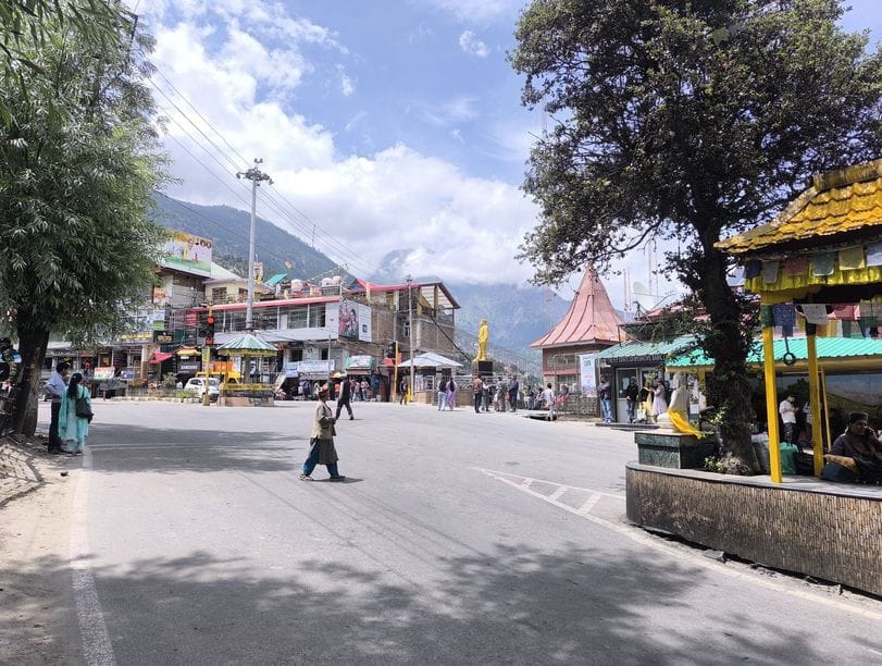 The tourist places of the district Kalpa, Sangla, Chitkul are deserted