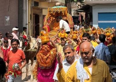 Bhagwat Kalash Yatra was taken out with great pomp