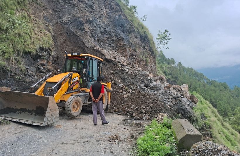 Traffic halted on Kangal-Kotighat road even after four days