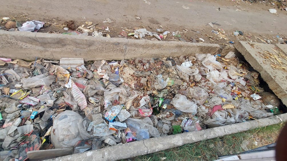 The dirty drains on the Delhi-Patiala National Highway have not been cleaned yet, shopkeepers are suffering in the rain
