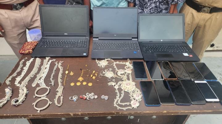 A thief and two accused who bought stolen goods were arrested