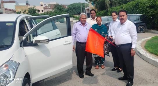 Agrasen Bhawan Trust sent five more elderly people to Ayodhya by free air service