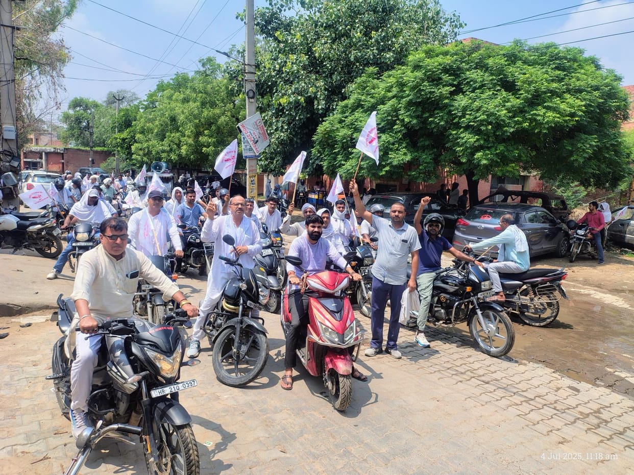 Appeal to make the strike successful by taking out a motorcycle convoy