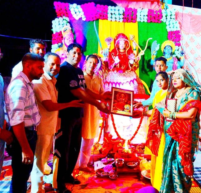 The artists sang the glory of the mother through bhajans
