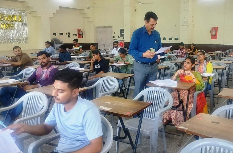 Only 66 candidates appeared for the entrance exam of MA Hindi in KU