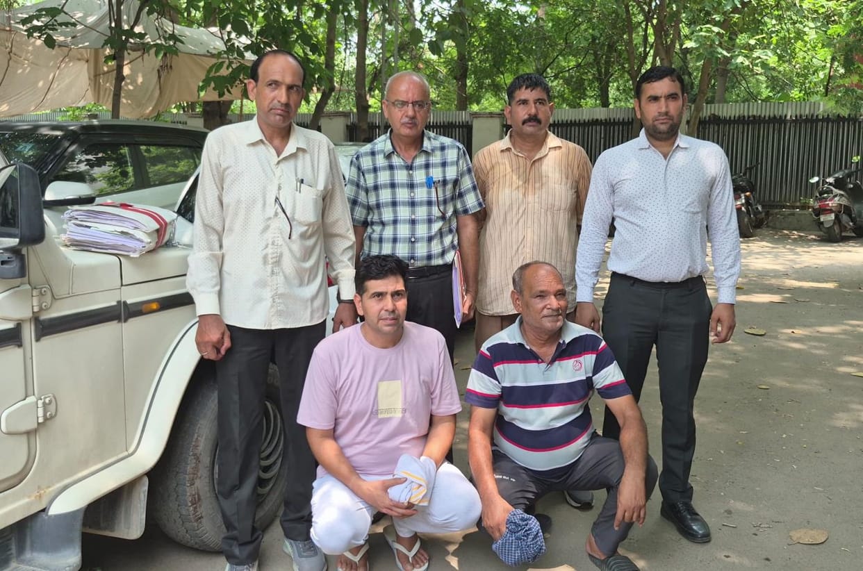 Registry clerk Vikas along with Tehsildar had conspired to tamper with the documents