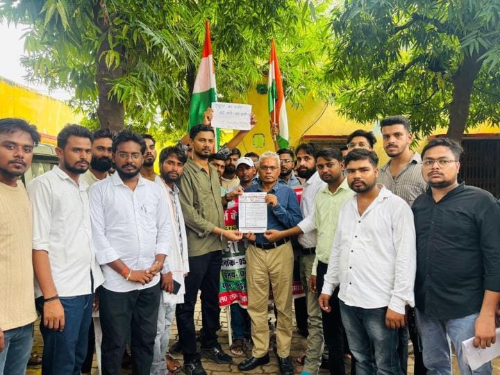 D.El.Ed trainees protest against the adjustment of schools