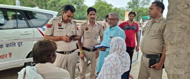 The head incharge saved the woman who came to jump into Ghaggar