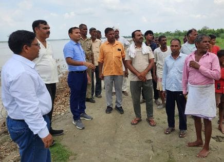 SDM visited the flood affected areas of Sahaswan