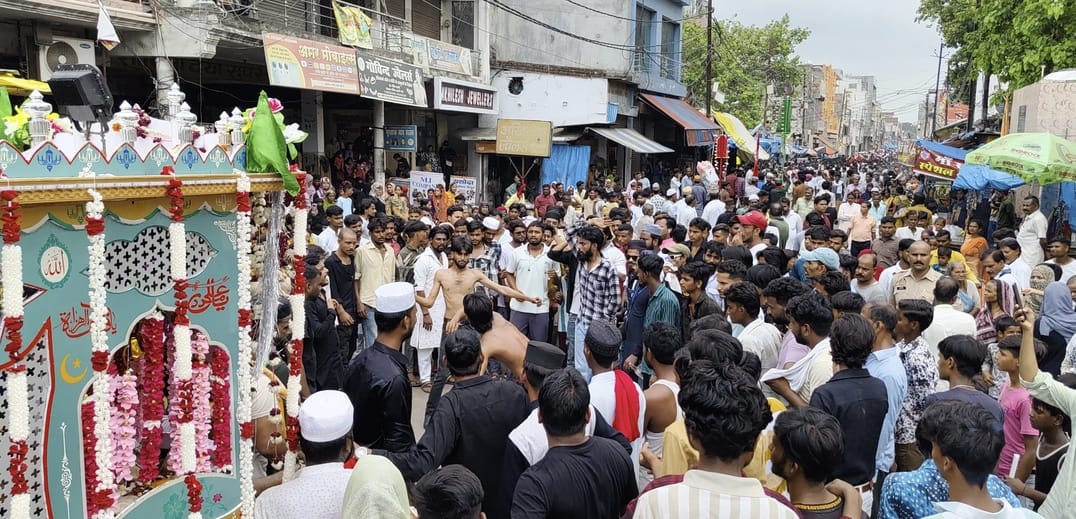 Procession of the eighth day of Muharram was taken out, Imam Hussain was remembered by mourning