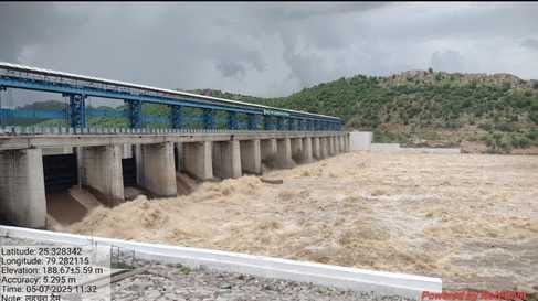 The water level of the Dhasan river increased, 7 gates of the Lahchura dam were opened