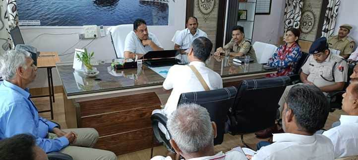 बैठक के बाद तीन दिन से चल रहा विवाद खत्म।