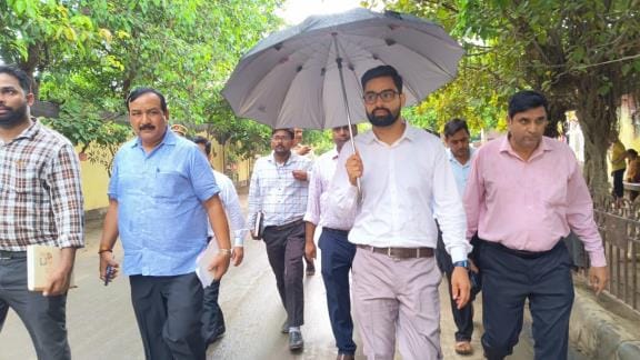 Municipal commissioner's walking campaign to improve the condition of Vrindavan