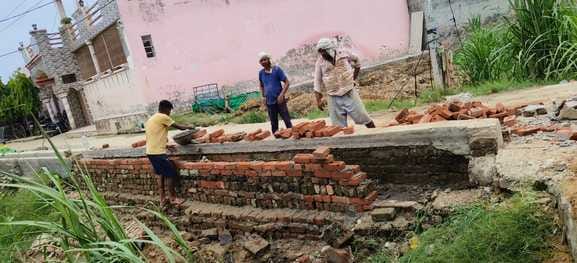 Construction of broken drain started in Govindpuri