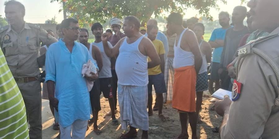 Villagers caught the pickup driver carrying cattle and handed him over to the police