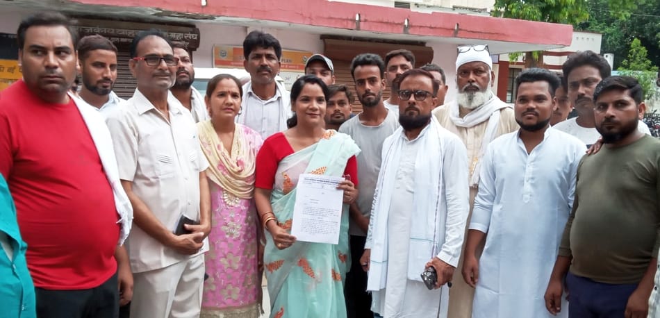 Drunkards fight, reached Collectorate to remove contract