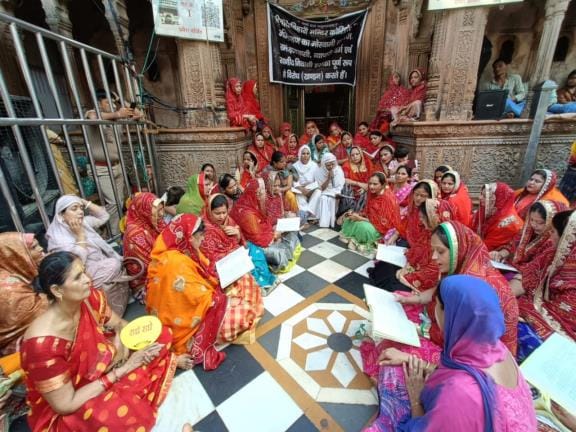 Women protested by singing Samaj songs