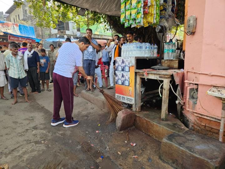 Took a pledge to keep the foothills of Giriraj Ji clean and pure