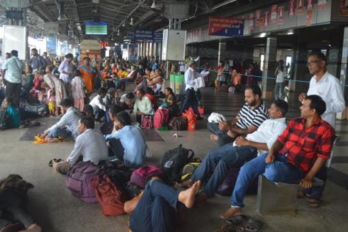 Devotees will get relief, eight trips of eight trains increased