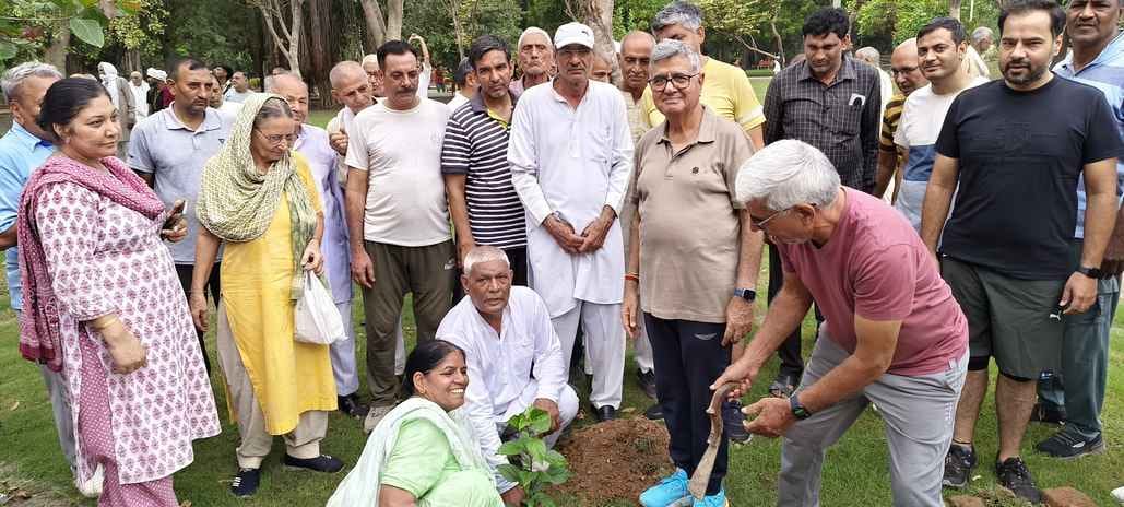 MLA adopted Pandit Shriram Sharma Park, said- will talk to the government for synthetic track