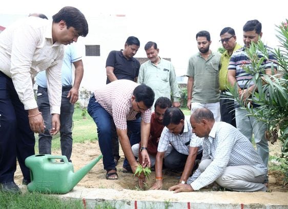 Lyricist Dr. Urmilesh's 74th birth anniversary was celebrated, saplings were planted