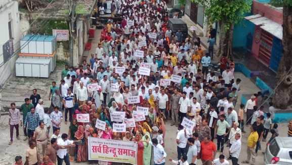 भदेसर में वक्फ बोर्ड को जमीन आवंटन के विरोध में लोगों का प्रदर्शन